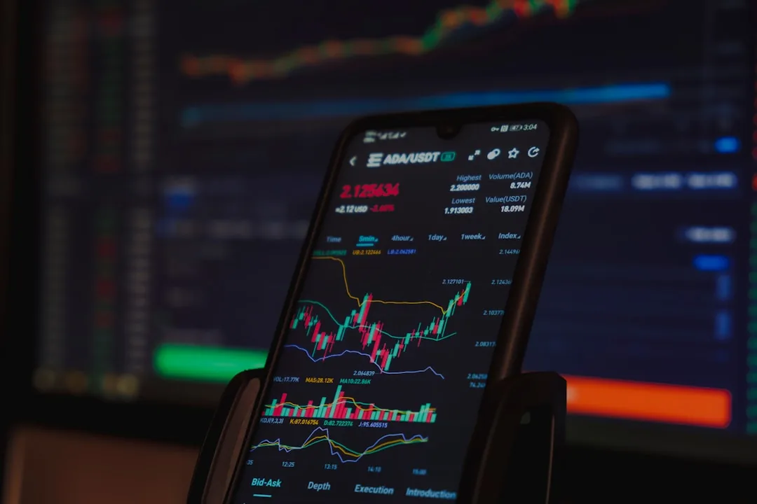 코인 거래소 화면에 원화마켓 BTC마켓 USDT마켓 탭이 나뉘어 표시된 모습을 담은 이미지